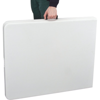 Table se pliant en deux, Rectangulaire, 72" l x 30" la, Poly&eacute;thyl&egrave;ne, Blanc Trail Hammer and Bolt