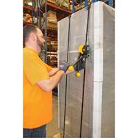 Outil pour scellage manuel sans joint de feuillards d'acier Trail Hammer and Bolt