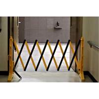 Xpandit Barricade, 36" H x 11.5' L, Black/Yellow Trail Hammer and Bolt