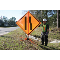 Panneau de construction enroulable - Tilt-Adjust prenez la voie de gauche, 36" x 36", Vinyle, Pictogramme Trail Hammer and Bolt