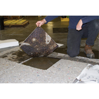 Spilltration Husky Pads, Oil Only, 16" x 16", 17.2 gal. Absorbancy Trail Hammer and Bolt