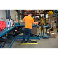 Tapis antifatigue, Losange, 1-2/3' x 3-1/4' x 3/4", Noir/Jaune, Polyur&eacute;thane Trail Hammer and Bolt