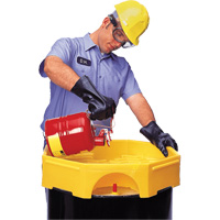 Bung Access Ultra-Drum Funnel avec bec verseur Trail Hammer and Bolt
