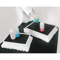 P4 Ultra-Spill Tray, 17" lo x 21" la x 4" h, Cap. de d&eacute;versement 2,9 gal. US Trail Hammer and Bolt
