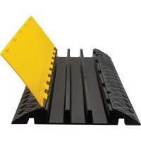 Protecteur de c&acirc;bles en polyur&eacute;thane, 3 canaux, 35,43" lo x 19,69" la x 3" h Trail Hammer and Bolt