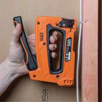 Agrafeuse pour c&acirc;blage libre, Agrafes 5/16"/1/4"/11/32" Trail Hammer and Bolt