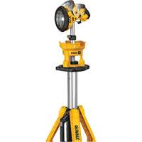 Lampe sans fil sur tr&eacute;pied 20V Max, DEL, 3000 lumens, Boîtier en Plastique Trail Hammer and Bolt