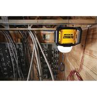 Baladeuse polyvalent sans fil Tool Connect 20V Max, DEL, 5000 lumens, Boîtier en Plastique Trail Hammer and Bolt
