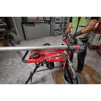 Tr&eacute;pied de nivellement de 6" avec &eacute;tau &agrave; chaîne Trail Hammer and Bolt