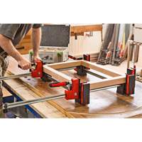 Serre-joints parall&egrave;les K Body REVOlution, 18" (457,2 mm) capacit&eacute;, 3-3/4" (95,25 mm) profondeur Trail Hammer and Bolt